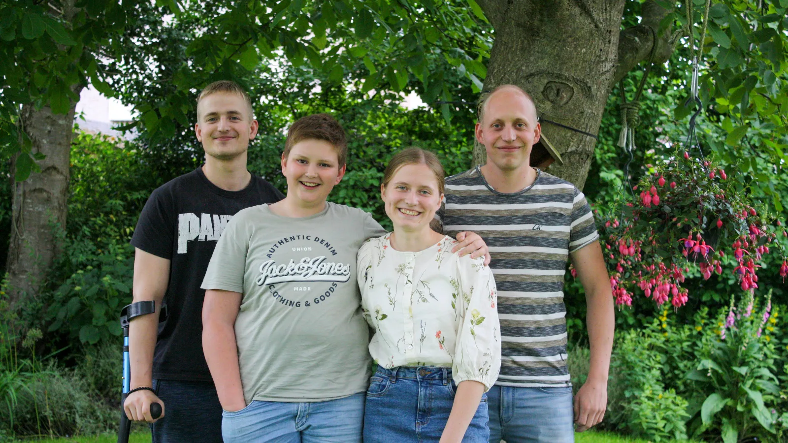 Daniël-met-pleegzus-en-broers